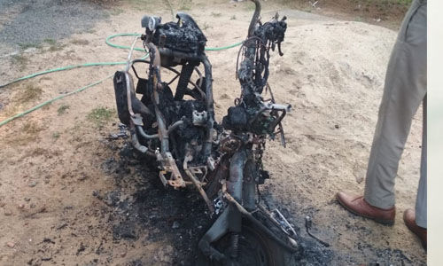 പരപ്പനങ്ങാടിയില് സിപിഎം പ്രവര്ത്തകന്റെ സ്കൂട്ടര് കത്തിച്ചു പരപ്പനങ്ങാടിയില് സിപിഎം പ്രവര്ത്തകന്റെ സ്കൂട്ടര് കത്തിച്ചു