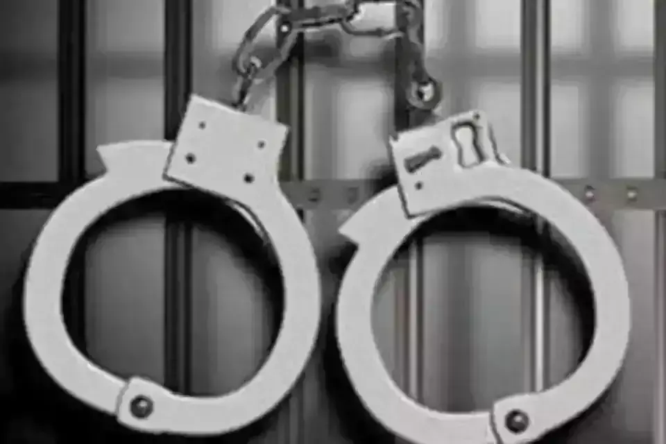 യുവാവിനെ കുത്തി പരിക്കേല്പിച്ച സംഭവം: നാലംഗ സംഘം അറസ്റ്റില് യുവാവിനെ കുത്തി പരിക്കേല്പിച്ച സംഭവം: നാലംഗ സംഘം അറസ്റ്റില്