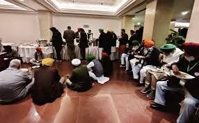 നിങ്ങള്‍ നിങ്ങളുടെ ഭക്ഷണം കഴിക്കൂ. ഞങ്ങള്‍ ഞങ്ങളുടെ ഭക്ഷണം കഴിക്കാം; ചര്‍ച്ചക്കിടെ കേന്ദ്രമന്ത്രിമാരുമൊത്ത് ഭക്ഷണം കഴിക്കാന്‍ വിസമ്മതിച്ച് കര്‍ഷകര്‍