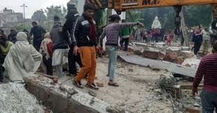 യുപിയില്‍ ശ്മശാനത്തിന്റെ മേല്‍ക്കൂര തകര്‍ന്നുണ്ടായ അപകടം; നാല് പേര്‍ അറസ്റ്റില്‍