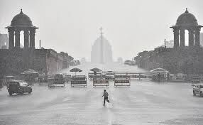 ഡല്‍ഹിയിലും പരിസര പ്രദേശങ്ങളിലും കനത്ത മഴ