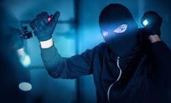 താമരശേരിയില്‍ ഷട്ടര്‍ കുത്തിപ്പൊളിച്ച് ജ്വല്ലറിയില്‍ കവര്‍ച്ച