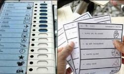 ഇവിഎമ്മിനു പകരം ബാലറ്റ് പേപ്പര്: ഹരജി സുപ്രിം കോടതി തള്ളി ഇവിഎമ്മിനു പകരം ബാലറ്റ് പേപ്പര്: ഹരജി സുപ്രിം കോടതി തള്ളി