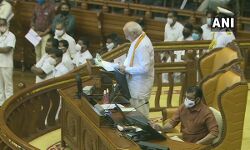 ബജറ്റ് സമ്മേളനത്തിന് തുടക്കം: നയപ്രഖ്യാപനം ബഹിഷ്ക്കരിച്ച് പ്രതിപക്ഷം ഇറങ്ങിപ്പോയി ബജറ്റ് സമ്മേളനത്തിന് തുടക്കം: നയപ്രഖ്യാപനം ബഹിഷ്ക്കരിച്ച് പ്രതിപക്ഷം ഇറങ്ങിപ്പോയി