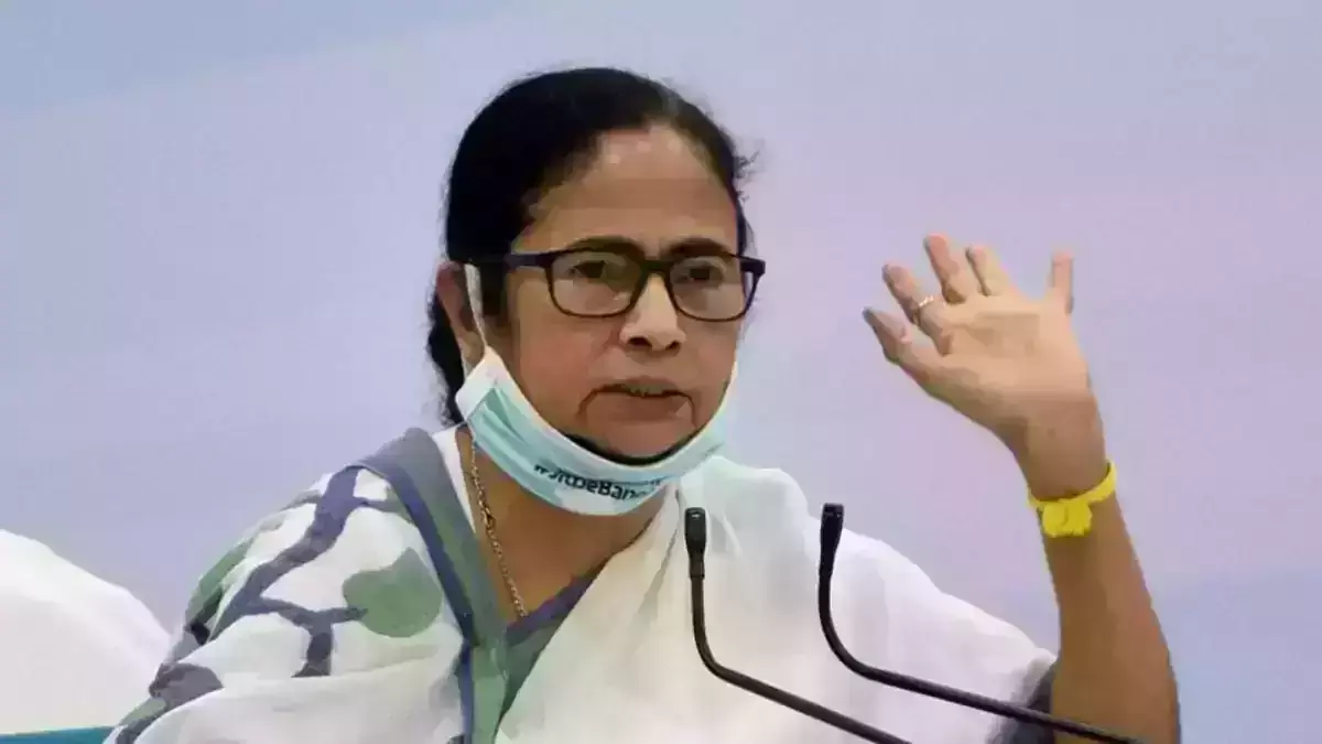 കേന്ദ്രവുമായി ഏറ്റുമുട്ടലിന് മമത: തിയറ്ററുകളില്‍ എല്ലാ സീറ്റുകളിലും പ്രവേശനം അനുവദിക്കും