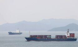 ചൈന-ആസ്‌ത്രേലിയ വ്യാപാരയുദ്ധം: ചൈനീസ് അതിര്‍ത്തിയില്‍ കുടുങ്ങിയ ഇന്ത്യന്‍  കപ്പല്‍ ജീവനക്കാര്‍ ജനുവരി പകുതിയോടെ നാട്ടിലെത്തും