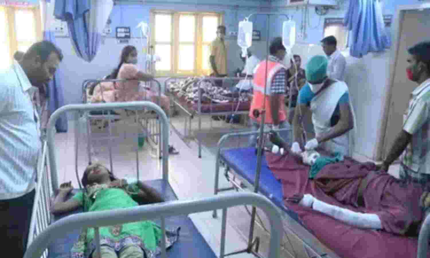 തമിഴ്നാട്ടില് ജെല്ലിക്കെട്ട് കാണികള്ക്കായൊരുക്കിയ പന്തലിന്റെ മേല്ക്കൂര തകര്ന്ന് രണ്ടുമരണം; നിരവധി പേര്ക്ക് പരിക്ക് തമിഴ്നാട്ടില് ജെല്ലിക്കെട്ട് കാണികള്ക്കായൊരുക്കിയ പന്തലിന്റെ മേല്ക്കൂര തകര്ന്ന് രണ്ടുമരണം; നിരവധി പേര്ക്ക് പരിക്ക്