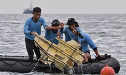 ഇന്തോനീസ്യയിലെ വിമാനാപകടം: ബ്ലാക്ക്‌ബോക്‌സ് കണ്ടെത്തി; നിര്‍ണായക വിവരങ്ങള്‍ ശേഖരിച്ചുവരികയാണെന്ന് അധികൃതര്‍