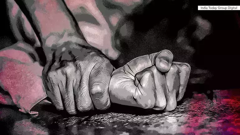 യുപിയിയില് തോക്കിന്മുനയില് നിര്ത്തി 14കാരിയെ അയല്വാസി ബലാല്സംഗം ചെയ്തു യുപിയിയില് തോക്കിന്മുനയില് നിര്ത്തി 14കാരിയെ അയല്വാസി ബലാല്സംഗം ചെയ്തു