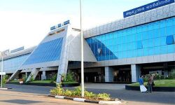 കരിപ്പൂരില്‍ കസ്റ്റംസ് ഉദ്യോഗസ്ഥരില്‍ നിന്ന് പണവും സ്വര്‍ണവും പിടികൂടി