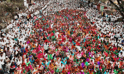 കര്ഷകരുടെ സമരം അന്പത്തൊന്നാം ദിനത്തിലേക്ക്; കേരളത്തില് നിന്നുള്ളവര് ഇന്ന് സമരത്തില് പങ്കാളികളാവും കര്ഷകരുടെ സമരം അന്പത്തൊന്നാം ദിനത്തിലേക്ക്; കേരളത്തില് നിന്നുള്ളവര് ഇന്ന് സമരത്തില് പങ്കാളികളാവും