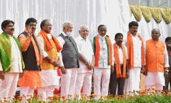 സ്വന്തക്കാരെ ഉള്‍പ്പെടുത്തി യെദിയൂരപ്പ മന്ത്രിസഭാ വികസനം; കര്‍ണാടക ബിജെപിയില്‍ കലാപക്കൊടി