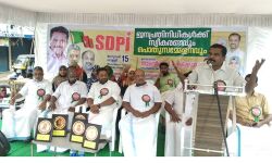 ബിജെപിക്ക് എതിരെയുള്ള പോരാട്ടത്തില്‍ ഇരുമുന്നണികള്‍ക്കും ആത്മാര്‍ത്ഥതയില്ല: തുളസീധരന്‍ പള്ളിക്കല്‍