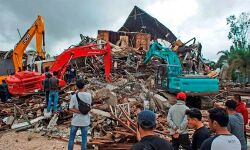 ഇന്തോനീസ്യയിലെ ഭൂകമ്പം: ആശുപത്രി കെട്ടിടം തകര്‍ന്ന് എട്ടുപേര്‍ മരിച്ചു; ആകെ മരണം 42 ആയി