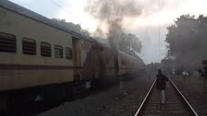 മലബാര്‍ എക്‌സ്പ്രസിലെ തീപിടിത്തം; പാര്‍സല്‍ ഉദ്യോഗസ്ഥനെ സസ്‌പെന്‍ഡ് ചെയ്തു