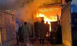 എടയാര്‍ വ്യവസായ മേഖലയില്‍ തീപ്പിടിത്തം; രണ്ട് സ്ഥാപനങ്ങള്‍ കത്തി നശിച്ചു