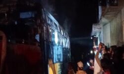 രാജസ്ഥാനില് ബസ്സിന് തീപിടിച്ച് ആറ് പേര് മരിച്ചു; 17 പേര്ക്ക് പൊള്ളലേറ്റു രാജസ്ഥാനില് ബസ്സിന് തീപിടിച്ച് ആറ് പേര് മരിച്ചു; 17 പേര്ക്ക് പൊള്ളലേറ്റു