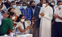 മഹാരാഷ്ട്രയില്‍ കൊവിഡ് വാക്‌സിന്‍ കുത്തിവയ്പ് തിങ്കളാഴ്ച വരെ നിര്‍ത്തിവച്ചു