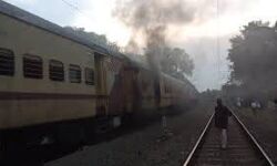 മലബാര്‍ എക്‌സ്പ്രസിലെ തീപിടിത്തം; പാര്‍സല്‍ ഉദ്യോഗസ്ഥനെ സസ്‌പെന്‍ഡ് ചെയ്തു