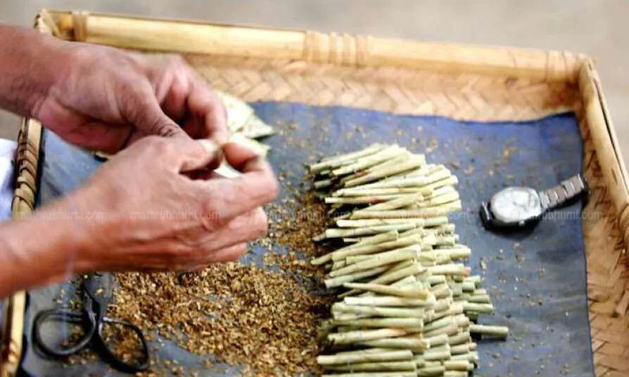 വയനാട് ജില്ലയില്നിന്നു വ്യാജ ദിനേശ് ബീഡി ശേഖരം പിടികൂടി വയനാട് ജില്ലയില്നിന്നു വ്യാജ ദിനേശ് ബീഡി ശേഖരം പിടികൂടി