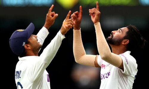 സിറാജിന് അഞ്ച് വിക്കറ്റ്; ബ്രിസ്ബണില് ഇന്ത്യക്ക് ലക്ഷ്യം 326 സിറാജിന് അഞ്ച് വിക്കറ്റ്; ബ്രിസ്ബണില് ഇന്ത്യക്ക് ലക്ഷ്യം 326