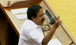 പ്രതിപക്ഷത്തിന്റെ ചോദ്യങ്ങള്‍ക്ക് നിയമസഭയില്‍ കൃത്യമായ മറുപടി നല്‍കിയില്ല; ധനമന്ത്രി രാജിവയ്ക്കണമെന്ന് ചെന്നിത്തല