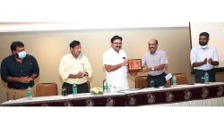 കൊച്ചിക്ക് മേയറുടെ കര്മ്മപദ്ധതി: ഇനി ഹീല് കൊച്ചി കൊച്ചിക്ക് മേയറുടെ കര്മ്മപദ്ധതി: ഇനി ഹീല് കൊച്ചി