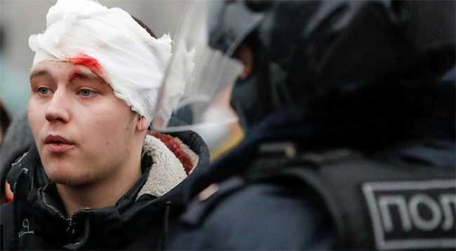 അലെക്സെ നവാല്നിയെ അറസ്റ്റില് പ്രതിഷേധം ശക്തം; റഷ്യയില് മൂവായിരത്തിലധികം പ്രക്ഷോഭകര് തടങ്കലില് അലെക്സെ നവാല്നിയെ അറസ്റ്റില് പ്രതിഷേധം ശക്തം; റഷ്യയില് മൂവായിരത്തിലധികം പ്രക്ഷോഭകര് തടങ്കലില്