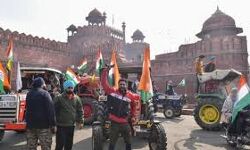 ഡല്‍ഹി ഐടിഒയില്‍ വന്‍സംഘര്‍ഷം; കര്‍ഷകരെ തല്ലിചതച്ച് പോലിസ്; ഒരാള്‍ കൊല്ലപ്പെട്ടു; സ്ഥിതി നിയന്ത്രണാതീതം; കേന്ദ്രസേനയെ വിന്യസിച്ചു