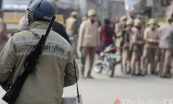 കടുത്ത തണുപ്പിലും ആവശ്യമായ വസ്ത്രങ്ങളില്ല; സ്കൂള് കുട്ടികളുടെ ദയനീയാവസ്ഥ വാര്ത്തയാക്കിയ മാധ്യമപ്രവര്ത്തകര്ക്കെതിരേ യുപി പോലിസ് കേസെടുത്തു കടുത്ത തണുപ്പിലും ആവശ്യമായ വസ്ത്രങ്ങളില്ല; സ്കൂള് കുട്ടികളുടെ ദയനീയാവസ്ഥ വാര്ത്തയാക്കിയ മാധ്യമപ്രവര്ത്തകര്ക്കെതിരേ യുപി പോലിസ് കേസെടുത്തു