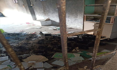 ഗുജറാത്തില്‍ മുസ്‌ലിം പള്ളിക്കെതിരേ ആക്രമണം; ഖുര്‍ആന്‍ കത്തിച്ചു