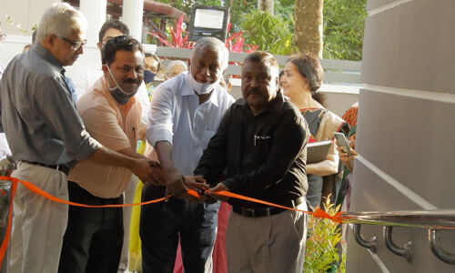 നിറ്റ്കാ ടവര് പൂര്ത്തിയായി: ഒറ്റ മരത്തില് കൂട് കൂട്ടി സാങ്കേതിക വിദഗ്ദ്ധര് നിറ്റ്കാ ടവര് പൂര്ത്തിയായി: ഒറ്റ മരത്തില് കൂട് കൂട്ടി സാങ്കേതിക വിദഗ്ദ്ധര്