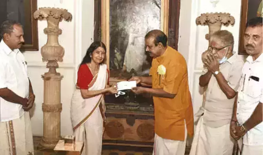 അയോധ്യയിലെ ക്ഷേത്ര നിര്മാണം: സംഘപരിവാറിനൊപ്പം ചേര്ന്ന് കവടിയാര് കൊട്ടാരം അയോധ്യയിലെ ക്ഷേത്ര നിര്മാണം: സംഘപരിവാറിനൊപ്പം ചേര്ന്ന് കവടിയാര് കൊട്ടാരം