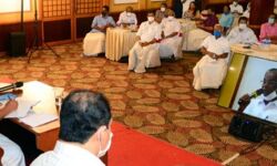 പരമ്പരാഗത വ്യവസായ മേഖലയുടെ പ്രശ്‌നങ്ങള്‍ പരിഹരിക്കുമെന്ന് മുഖ്യമന്ത്രി