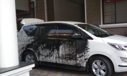 ഹൈക്കോടതി ജഡ്ജിയുടെ കാറിനു നേരെ കരി ഓയില് ഒഴിച്ച സംഭവം: ന്യായാധിപന്മാര്ക്ക് മതിയായ സംരക്ഷണം നല്കണമെന്ന് കേരള ജുഡീഷ്യല് ഓഫിസേഴ്സ് അസോസിയേഷന് ഹൈക്കോടതി ജഡ്ജിയുടെ കാറിനു നേരെ കരി ഓയില് ഒഴിച്ച സംഭവം: ന്യായാധിപന്മാര്ക്ക് മതിയായ സംരക്ഷണം നല്കണമെന്ന് കേരള ജുഡീഷ്യല് ഓഫിസേഴ്സ് അസോസിയേഷന്