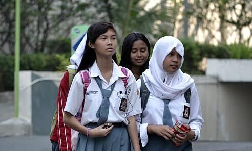ഇന്തൊനീസ്യ: സ്‌കൂളുകളില്‍ ശിരോവസ്ത്രം നിര്‍ബന്ധിതമാക്കരുതെന്ന് നിര്‍ദേശം
