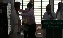 ഡോക്ടറേറ്റ് നേടിയ പാളയം ഇമാം ഡോ. പിവി സുഹൈബ് മൗലവിയെ ആദരിച്ചു ഡോക്ടറേറ്റ് നേടിയ പാളയം ഇമാം ഡോ. പിവി സുഹൈബ് മൗലവിയെ ആദരിച്ചു