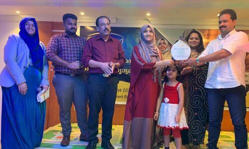 സീനത്ത് സമാന്‍ ടീച്ചര്‍ക്ക് യാത്രയപ്പ് നല്‍കി