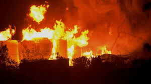 ഡല്‍ഹിയിലെ ചേരിയില്‍ തീപ്പിടുത്തം: 20 കുടിലുകള്‍ കത്തി നശിച്ചു