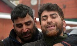 സൈന്യം ഏറ്റുമുട്ടലില്‍ വധിച്ച കൗമാരക്കാരന്റെ പിതാവിനും ബന്ധുക്കള്‍ക്കുമെതിരേ യുഎപിഎ പ്രകാരം കേസ്