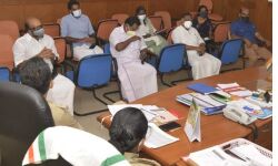 നിയമസഭ തിരഞ്ഞെടുപ്പ്: 80 വയസ്സിന് മുകളില്‍ പ്രായമുള്ളവര്‍ക്കും ഭിന്നശേഷിക്കാര്‍ക്കും കൊവിഡ് രോഗികള്‍ക്കും തപാല്‍ വോട്ട്