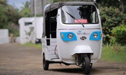 ഭിന്നശേഷിക്കാരുടെ നിര്‍ധനരായ അമ്മമാര്‍ക്ക് സൗജന്യ ഇലക്ട്രിക് ഓട്ടോ