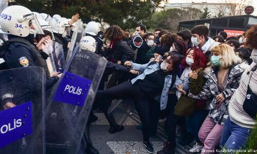 ഉര്ദുഗാന് പുതിയ വെല്ലുവിളി തീര്ത്ത് തുര്ക്കിയിലെ വിദ്യാര്ത്ഥി പ്രക്ഷോഭം ഉര്ദുഗാന് പുതിയ വെല്ലുവിളി തീര്ത്ത് തുര്ക്കിയിലെ വിദ്യാര്ത്ഥി പ്രക്ഷോഭം