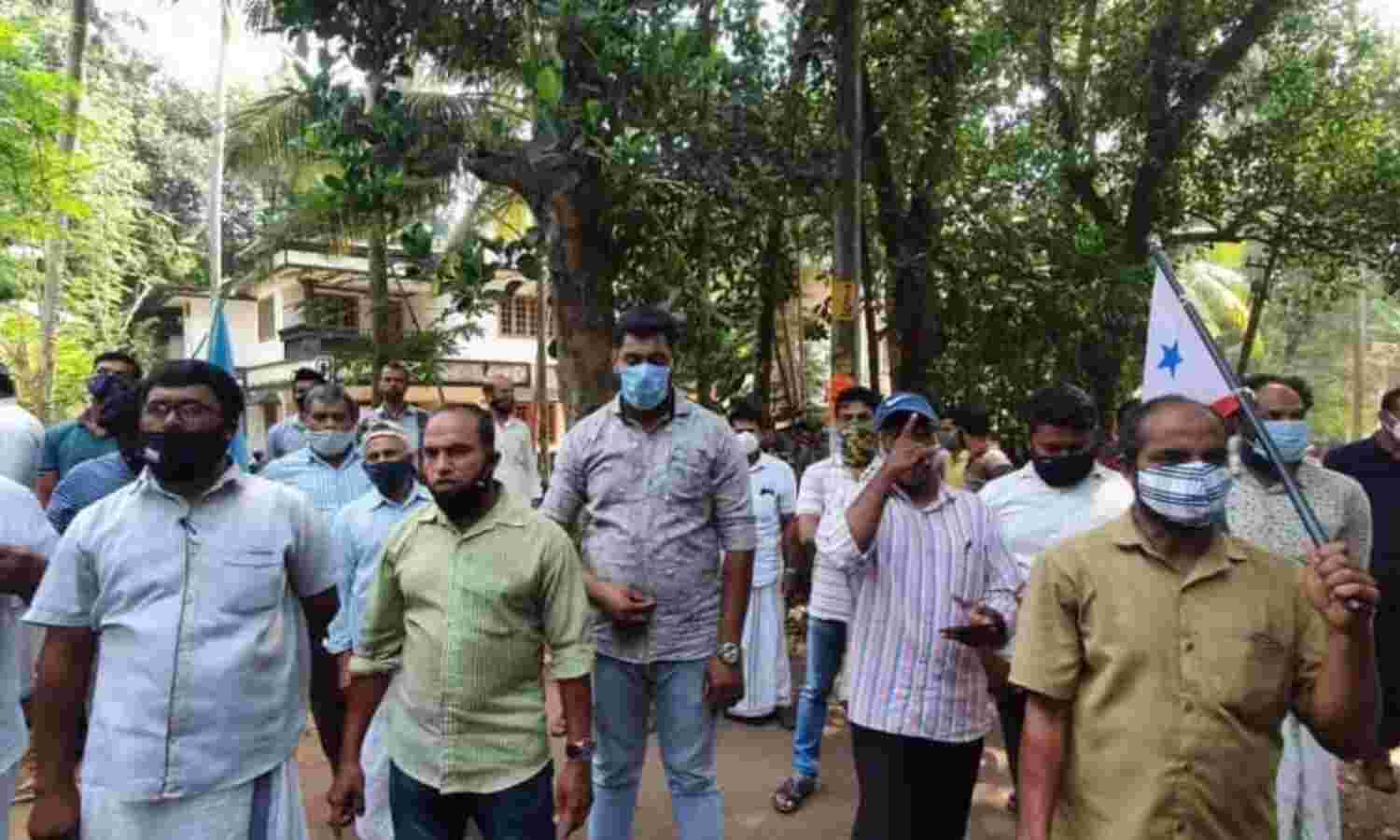 കാംപസ് ഫ്രണ്ട് പ്രവര്ത്തകന്റെ വീട്ടില് ഇഡിയുടെ അന്യായ പരിശോധന(വീഡിയോ) കാംപസ് ഫ്രണ്ട് പ്രവര്ത്തകന്റെ വീട്ടില് ഇഡിയുടെ അന്യായ പരിശോധന(വീഡിയോ)