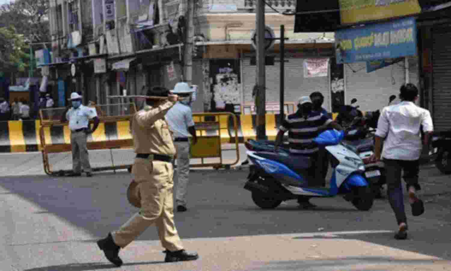 കൊവിഡ് നിയന്ത്രണങ്ങളുടെ ലംഘനം: സംസ്ഥാനത്ത് ഇന്ന് 834 കേസുകള്; മാസ്ക് ധരിക്കാത്തത് 5338 പേര് കൊവിഡ് നിയന്ത്രണങ്ങളുടെ ലംഘനം: സംസ്ഥാനത്ത് ഇന്ന് 834 കേസുകള്; മാസ്ക് ധരിക്കാത്തത് 5338 പേര്