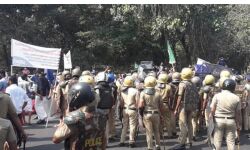 കാലിക്കറ്റ് യൂനിവേഴ്‌സിറ്റിയില്‍ മുഖ്യമന്ത്രിക്കെതിരേ യുവജനസംഘടനകളുടെ പ്രതിഷേധം; പോലിസ് ലാത്തി വീശി