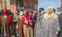 തീവ്രവാദി ആരോപണം: പോലീസ് അറസ്റ്റു ചെയ്ത ഗൃഹനാഥനു വേണ്ടി കുടുംബം ധര്‍ണ നടത്തി