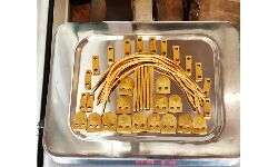 കണ്ണൂര്‍ വിമാനത്താവളത്തില്‍ നിന്ന് 20 ലക്ഷം രൂപയുടെ സ്വര്‍ണവും ഐ ഫോണുകളും പിടികൂടി