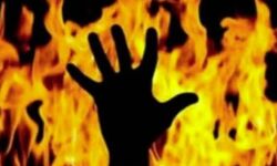 തീകൊളുത്തി മരിച്ചു തീകൊളുത്തി മരിച്ചു