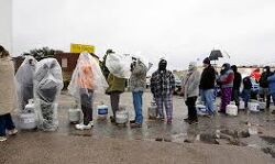 അതിശൈത്യവും കനത്ത മഞ്ഞുവീഴ്ചയും; ടെക്‌സസിലെ ജനജീവിതം ദുരിതത്തില്‍. വിവിധ നഗരങ്ങളില്‍ കുടിവെള്ളം, വൈദ്യുതി വിതരണം നിലച്ചു